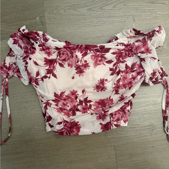 Windsor Floral Off-Shoulder Crop top - Picture 2 of 3